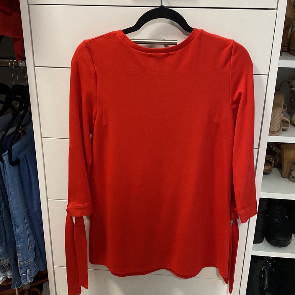 Red blouse - Picture 3 of 4